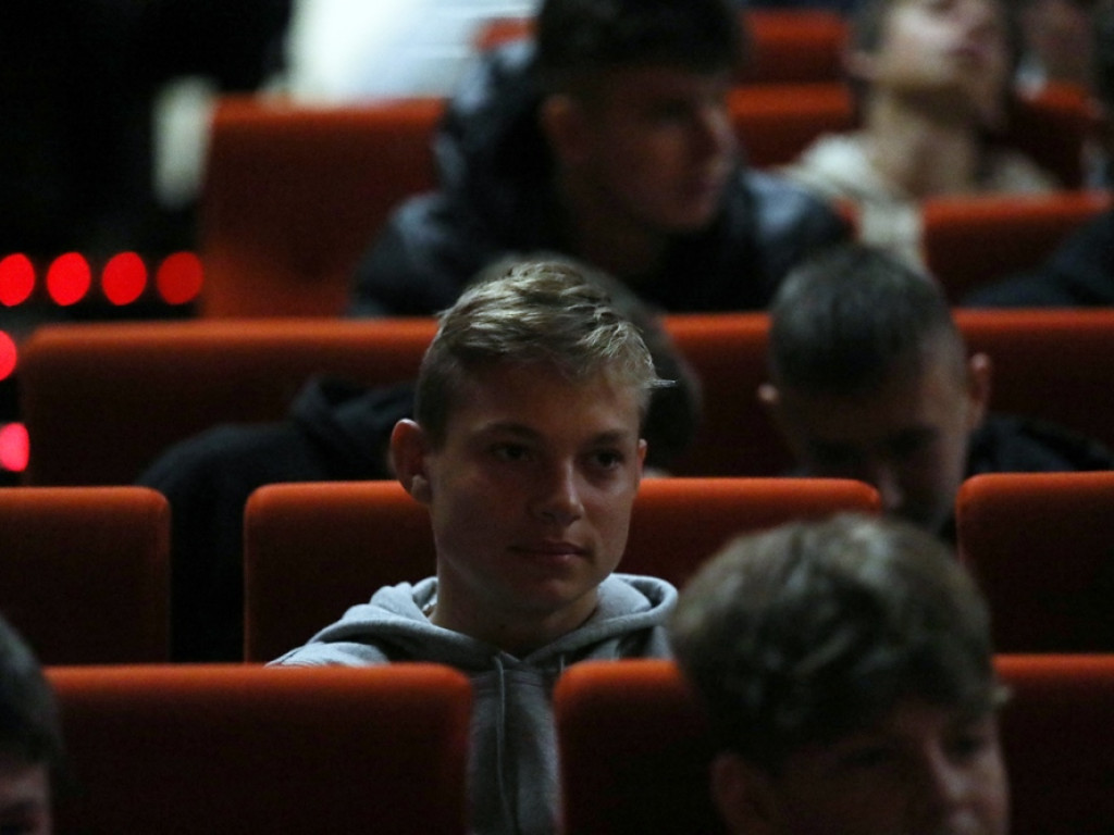 Młodzi głogowianie pokazali z mistrzem gest Kozakiewicza. Olimpijczyk w Głogowie [ZDJĘCIA]