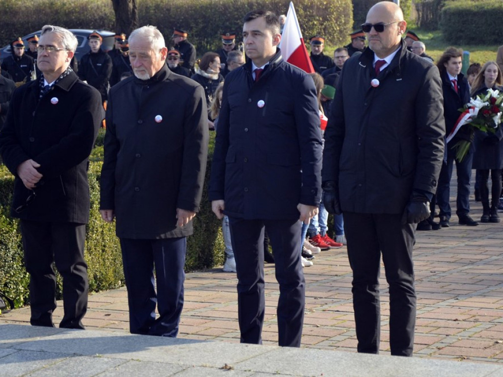 Głogowianie świętują 103. rocznicę odzyskania niepodległości. Piękna pogoda i tłumy na  obchodach [ZDJĘCIA]