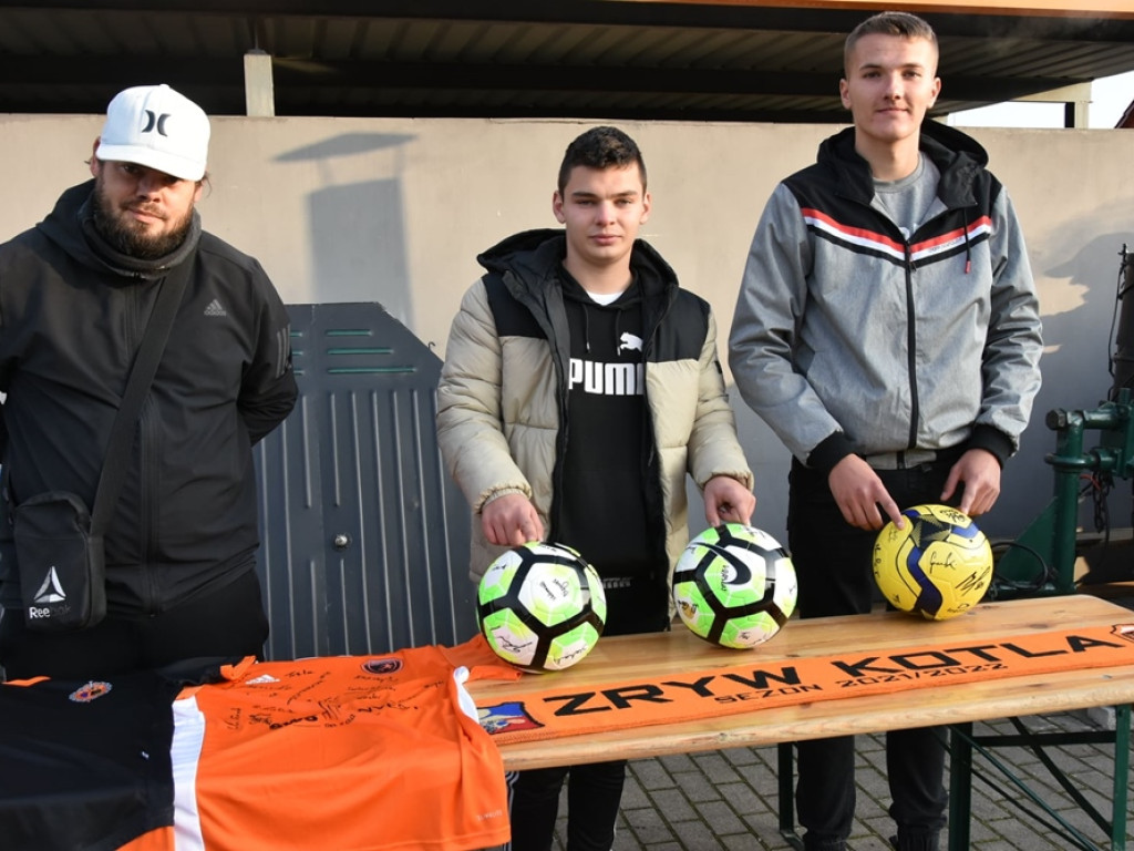 Patriotycznie w Kotli. Mieszkańcy zorganizowali zbiórkę dla pani Doroty [ZDJĘCIA]