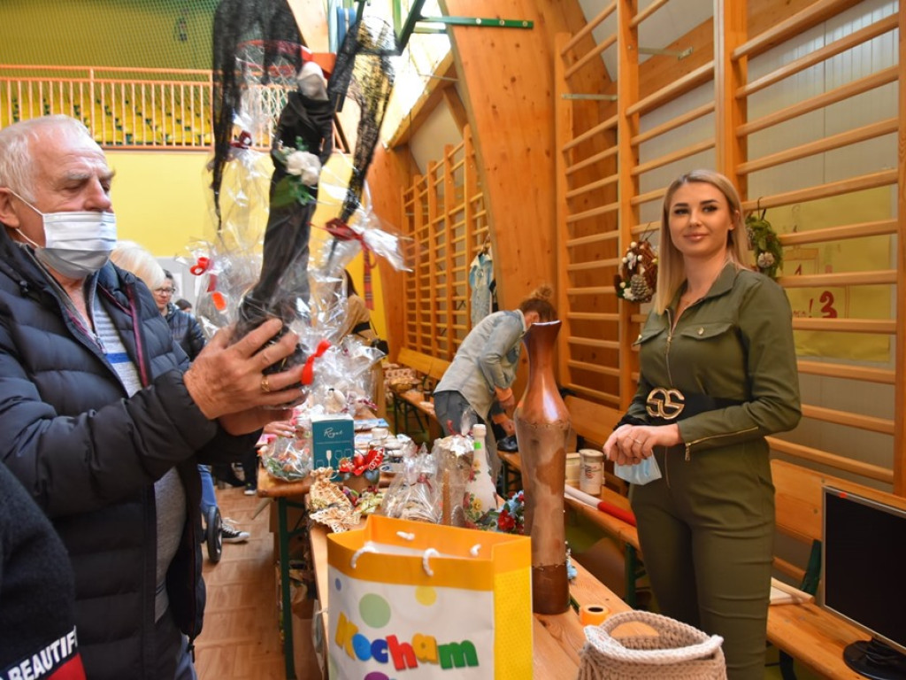Patriotycznie w Kotli. Mieszkańcy zorganizowali zbiórkę dla pani Doroty [ZDJĘCIA]