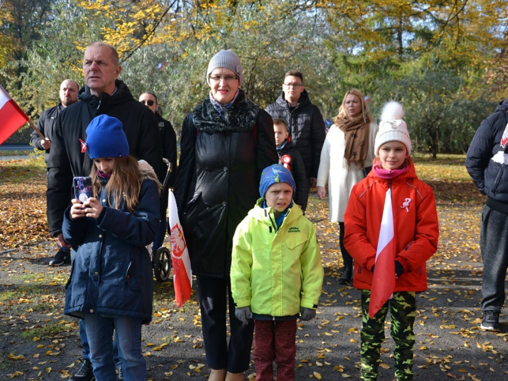 Stowarzyszenie Patriotyczny Głogów: odśpiewali wspólnie hymn i modlili się w intencji ojczyzny [ZDJĘCIA]