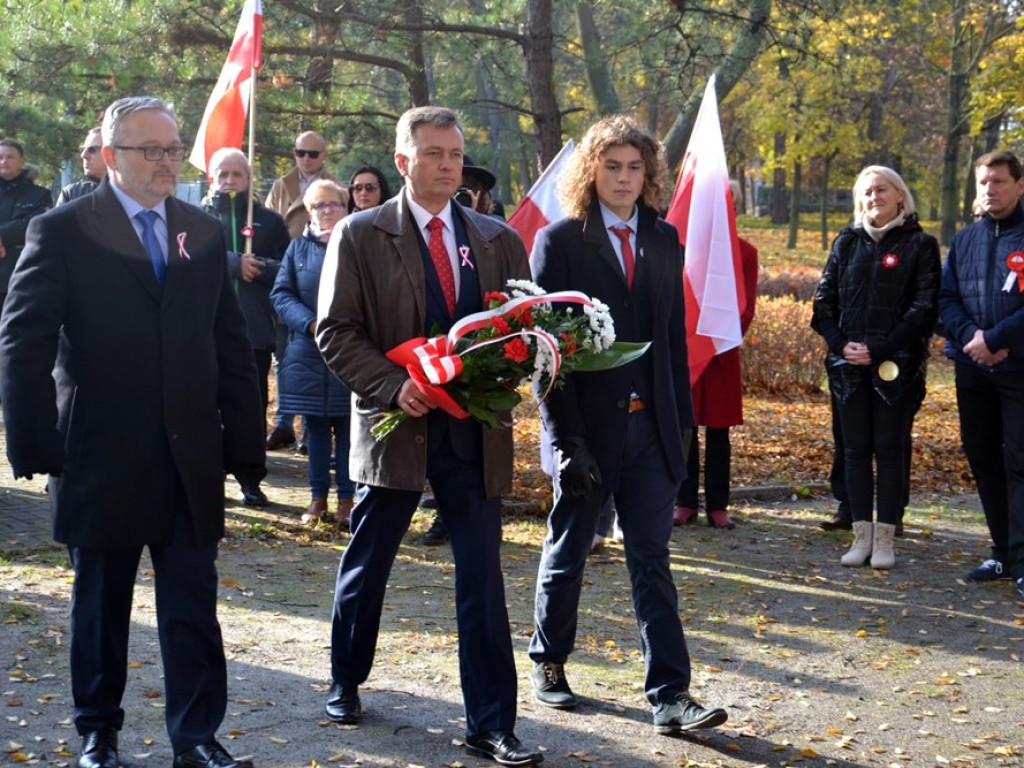 Stowarzyszenie Patriotyczny Głogów: odśpiewali wspólnie hymn i modlili się w intencji ojczyzny [ZDJĘCIA]