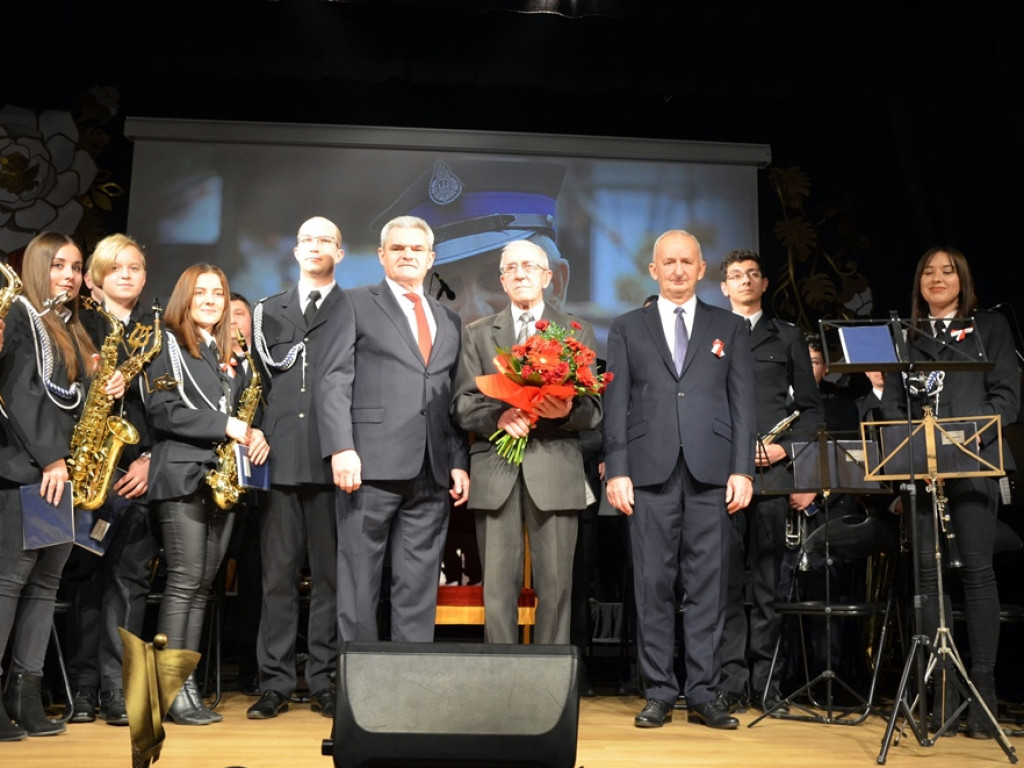 Wręczyli tytuł Honorowego Obywatela Gminy Grębocice Hubertowi Kustoszowi [ZDJĘCIA]
