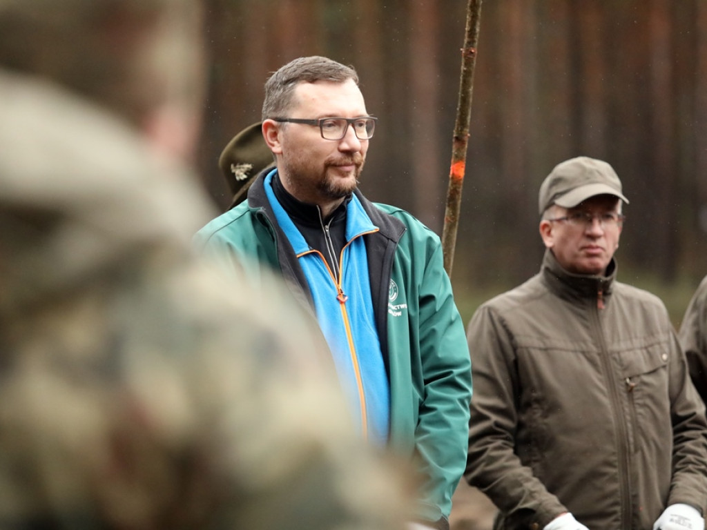 Tutaj był odwiert gazu, teraz rośnie las. I to wszystko z dedykacją dla strażaków ochotników [ZDJĘCIA]