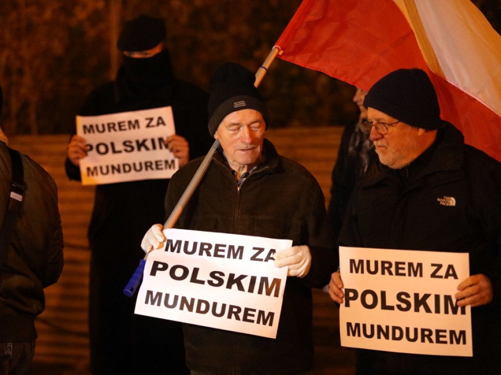 Solidarni ze służbami mundurowymi. 