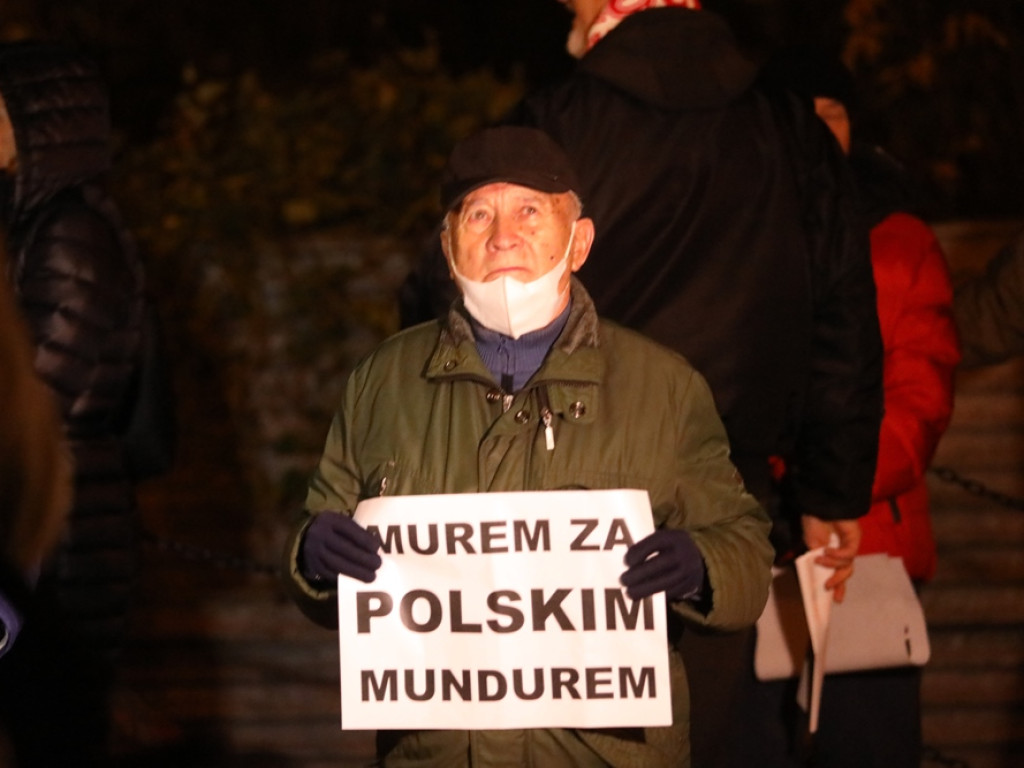 Solidarni ze służbami mundurowymi. 
