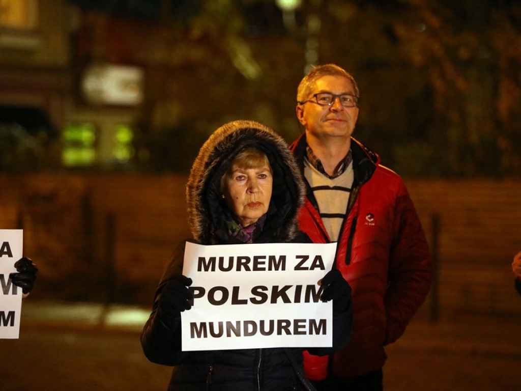 Solidarni ze służbami mundurowymi. 