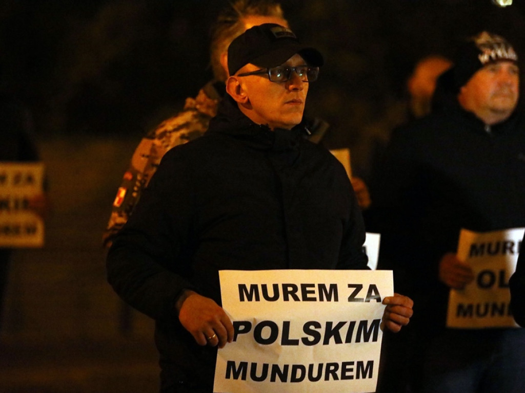 Solidarni ze służbami mundurowymi. 