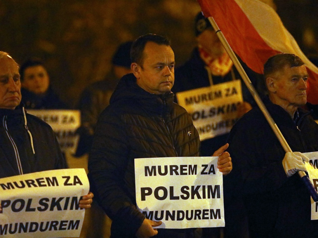 Solidarni ze służbami mundurowymi. 