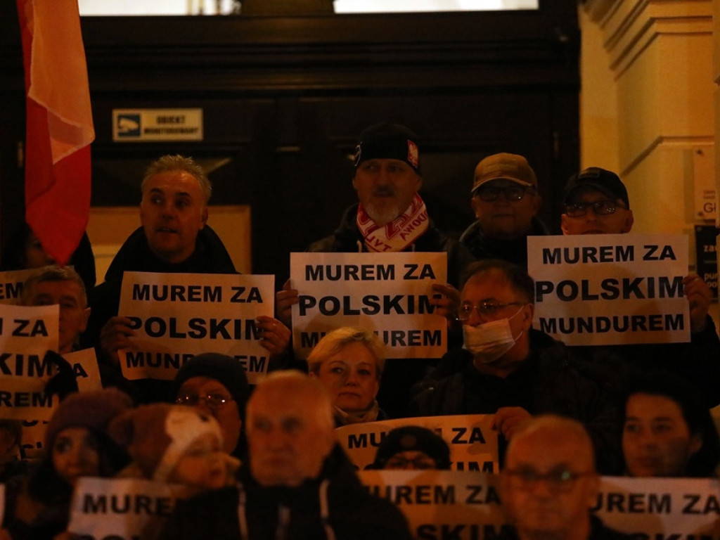 Solidarni ze służbami mundurowymi. 