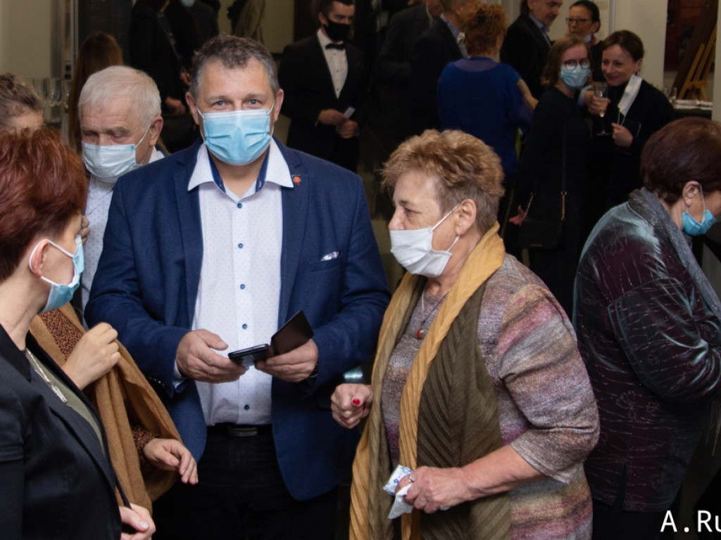 Drugie urodziny teatru. Widownia wypełniła się niemal po brzegi [ZDJĘCIA]