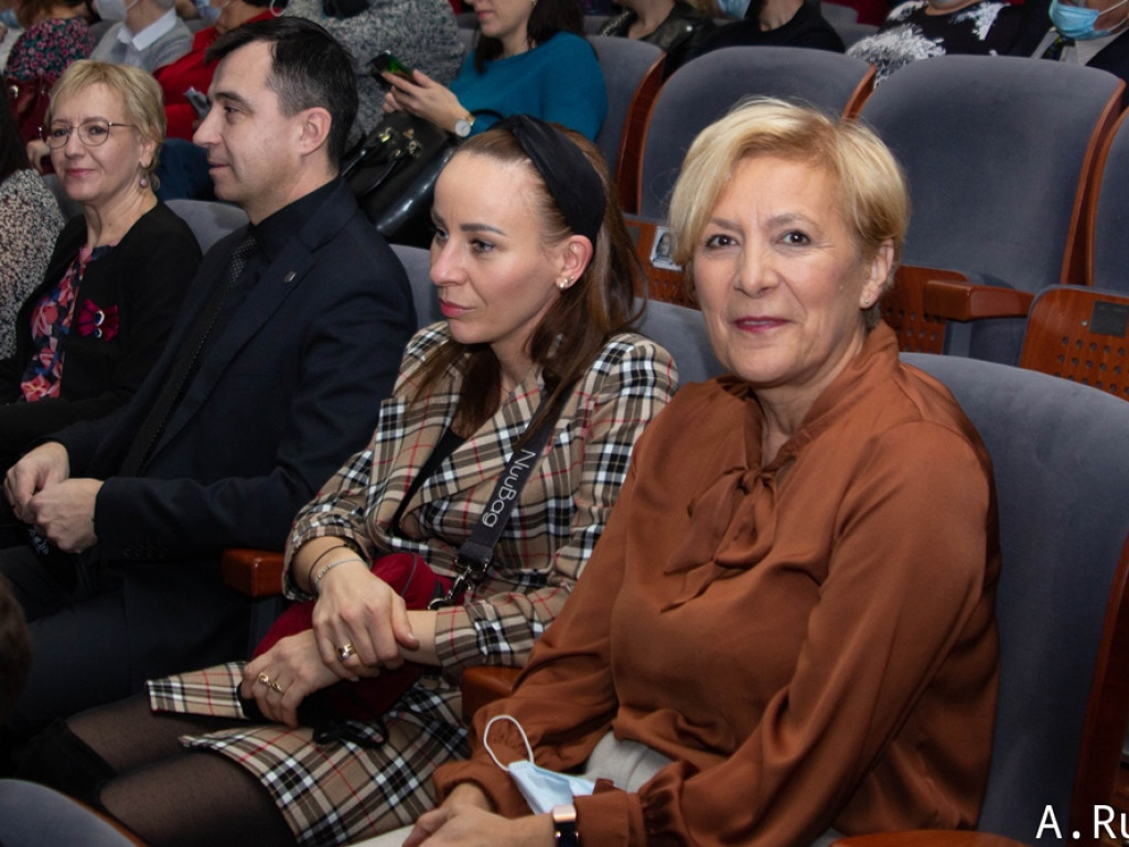 Drugie urodziny teatru. Widownia wypełniła się niemal po brzegi [ZDJĘCIA]