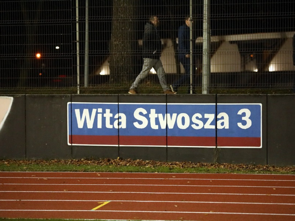 Chrobry wygrał. Leszczyński obronił karnego a chłopak z Kłobuczyna zadebiutował w lidze [ZDJĘCIA]