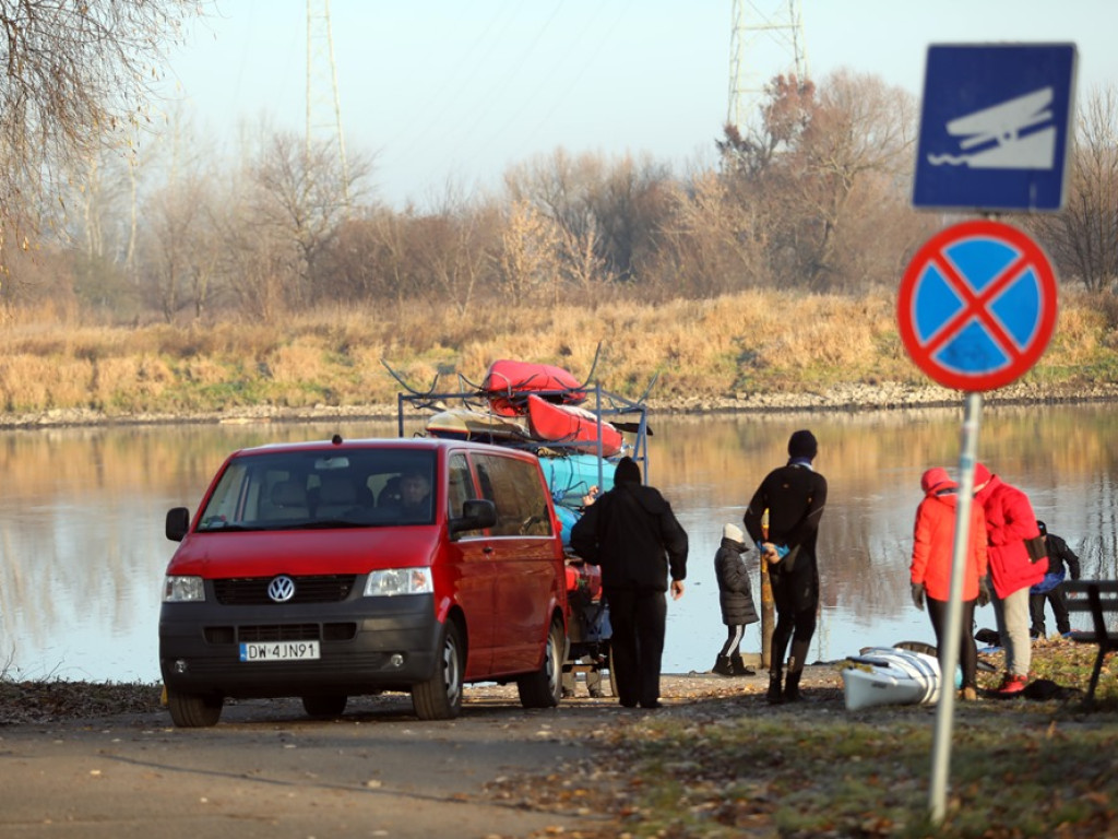 Pogoda im dopisała. Kontynuują tradycję tego kajakarskiego spływu [ZDJĘCIA]