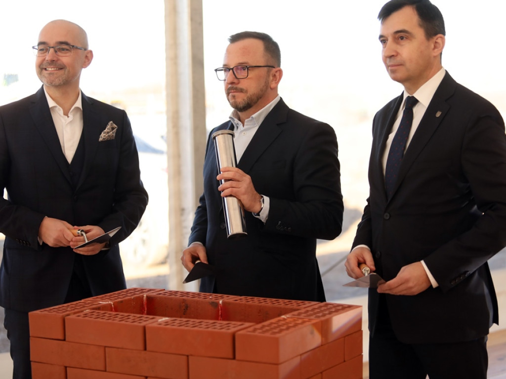 Kamień węgielny wmurowany! W Głogowie ruszyła wielka inwestycja. Będą setki miejsc pracy [ZDJĘCIA]