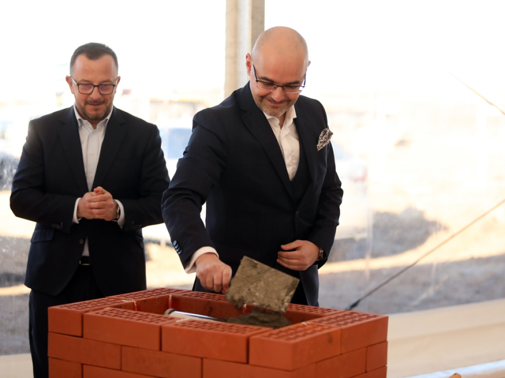 Kamień węgielny wmurowany! W Głogowie ruszyła wielka inwestycja. Będą setki miejsc pracy [ZDJĘCIA]