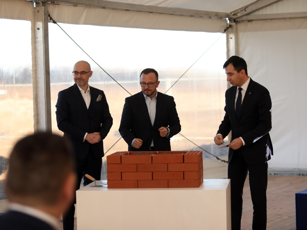 Kamień węgielny wmurowany! W Głogowie ruszyła wielka inwestycja. Będą setki miejsc pracy [ZDJĘCIA]