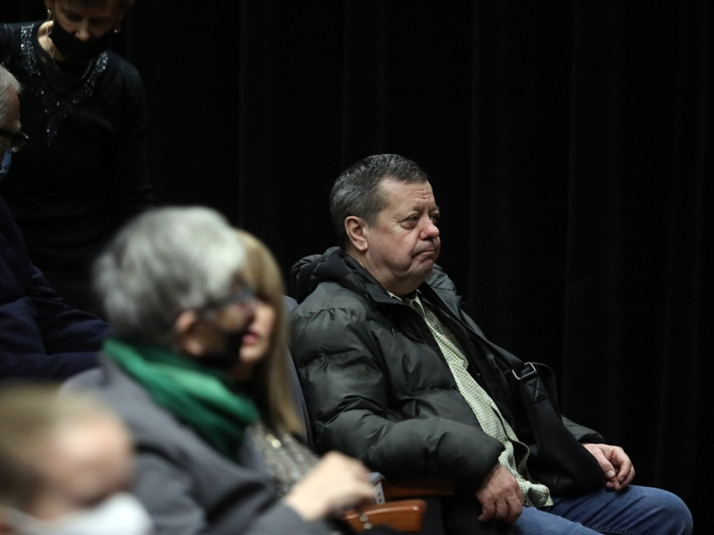 Słuchaczki UTW na deskach teatru. Przyszły całe rodziny, dzieci i wnuki [ZDJĘCIA]