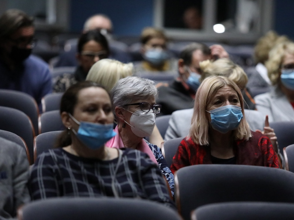 Słuchaczki UTW na deskach teatru. Przyszły całe rodziny, dzieci i wnuki [ZDJĘCIA]