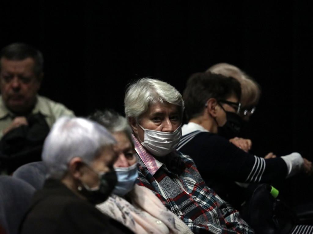 Słuchaczki UTW na deskach teatru. Przyszły całe rodziny, dzieci i wnuki [ZDJĘCIA]