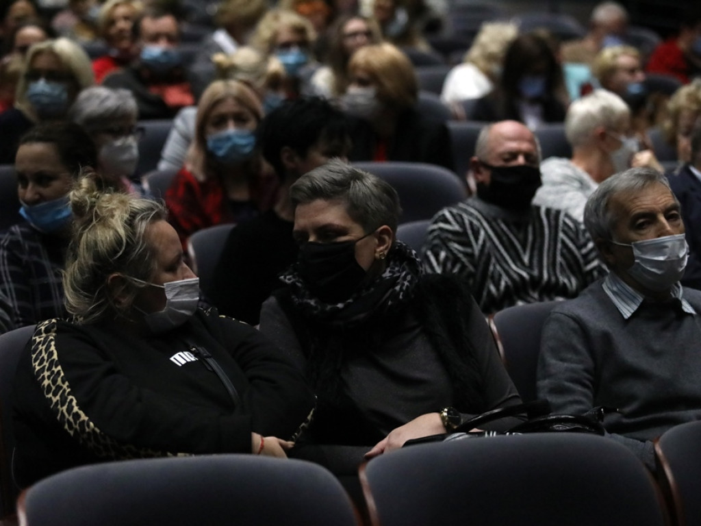 Słuchaczki UTW na deskach teatru. Przyszły całe rodziny, dzieci i wnuki [ZDJĘCIA]