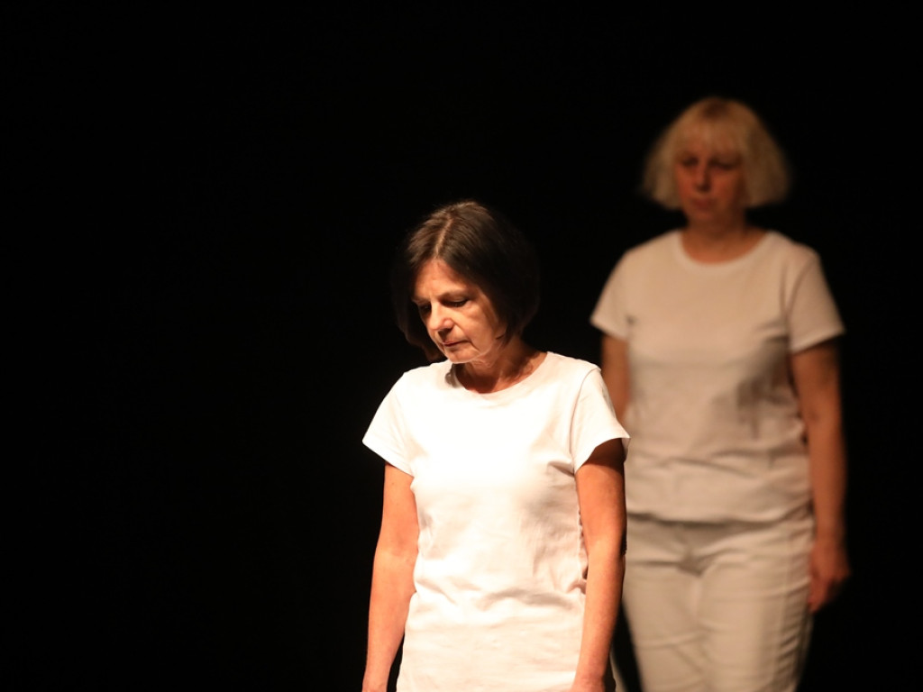 Słuchaczki UTW na deskach teatru. Przyszły całe rodziny, dzieci i wnuki [ZDJĘCIA]