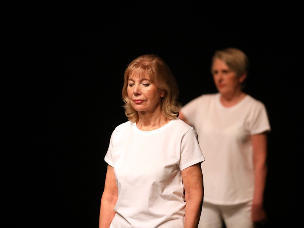 Słuchaczki UTW na deskach teatru. Przyszły całe rodziny, dzieci i wnuki [ZDJĘCIA]
