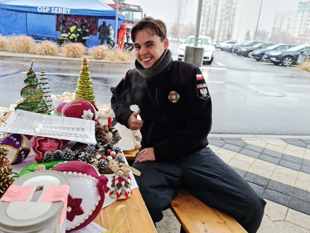 Pomagają Zuzi! Oddaj krew, kup świąteczną ozdobę. To wszystko pod galerią! [ZDJĘCIA]