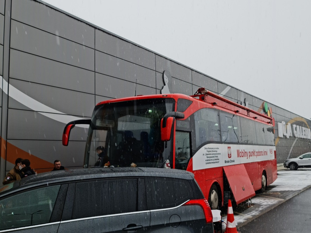 Pomagają Zuzi! Oddaj krew, kup świąteczną ozdobę. To wszystko pod galerią! [ZDJĘCIA]