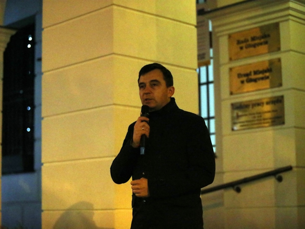 Święty Mikołaj w Głogowie! Przyszły zobaczyć go całe rodziny. Dzieci, rodzice i dziadkowie [ZDJĘCIA]
