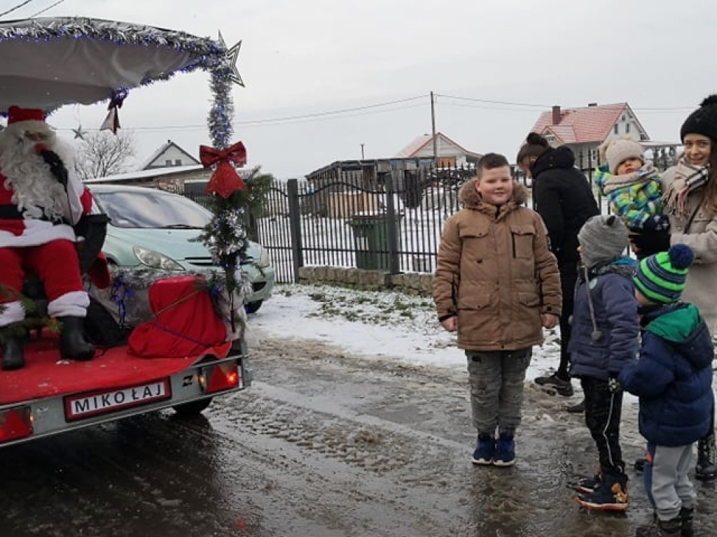 Rozdali 900 paczek! Święty Mikołaj odwiedził wszystkie miejscowości w tej gminie [ZDJĘCIA]
