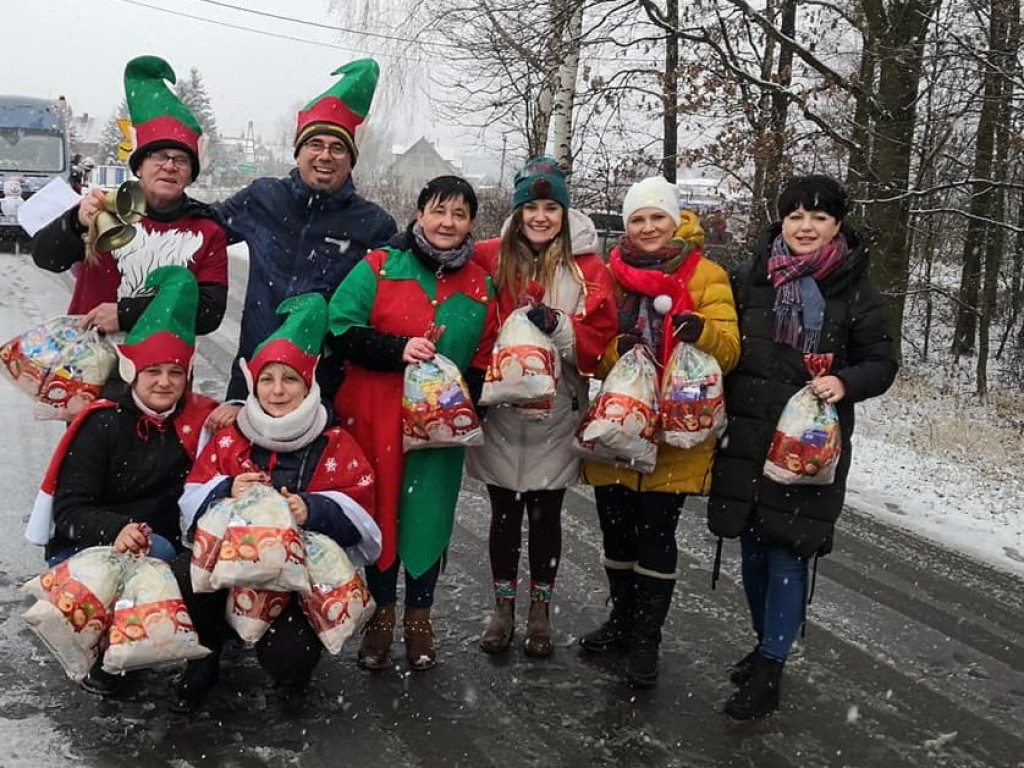 Rozdali 900 paczek! Święty Mikołaj odwiedził wszystkie miejscowości w tej gminie [ZDJĘCIA]