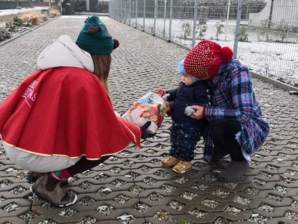 Rozdali 900 paczek! Święty Mikołaj odwiedził wszystkie miejscowości w tej gminie [ZDJĘCIA]