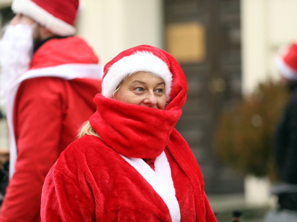 Jadą Mikołaje! Widać ich i słychać z daleka. Mają paczki dla potrzebujących seniorów i dzieci [ZDJĘCIA]