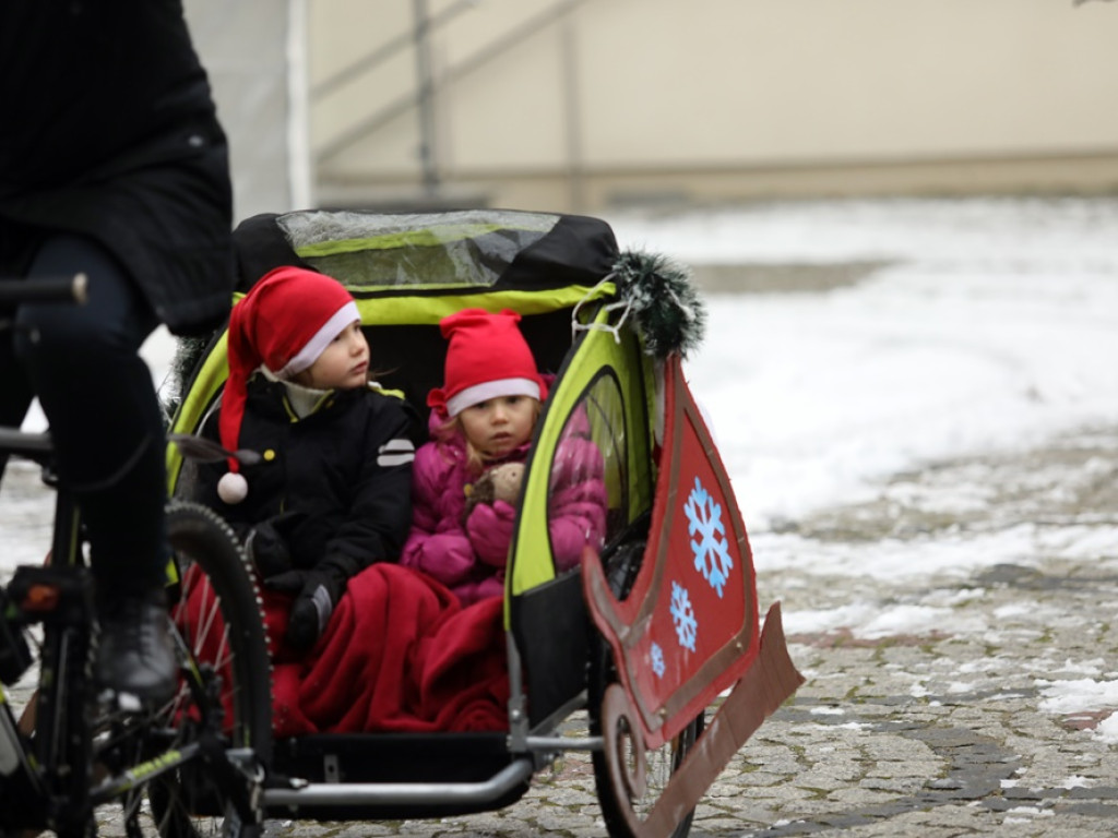Jadą Mikołaje! Widać ich i słychać z daleka. Mają paczki dla potrzebujących seniorów i dzieci [ZDJĘCIA]