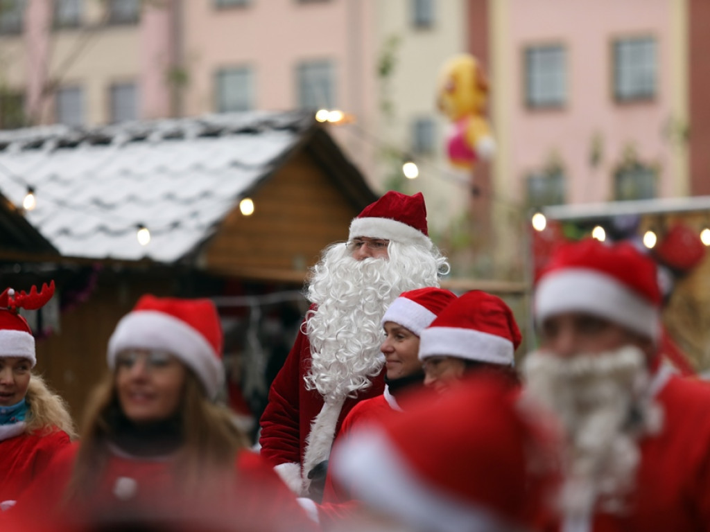 Jadą Mikołaje! Widać ich i słychać z daleka. Mają paczki dla potrzebujących seniorów i dzieci [ZDJĘCIA]