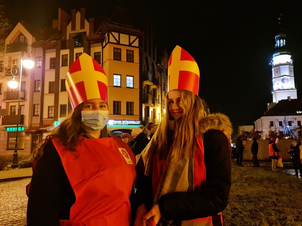 Orszak świętego Mikołaja przeszedł ulicami Starego Miasta [ZDJĘCIA]