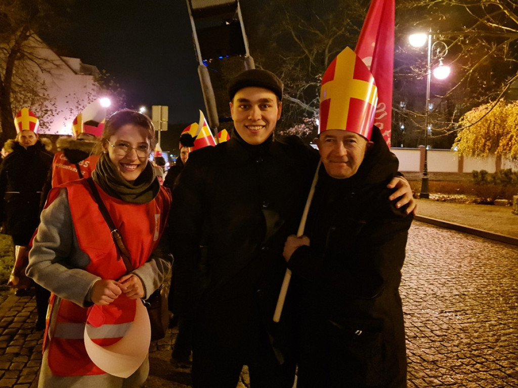 Orszak świętego Mikołaja przeszedł ulicami Starego Miasta [ZDJĘCIA]