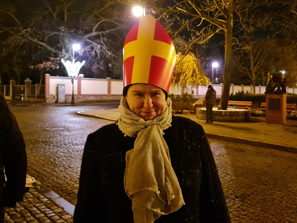 Orszak świętego Mikołaja przeszedł ulicami Starego Miasta [ZDJĘCIA]