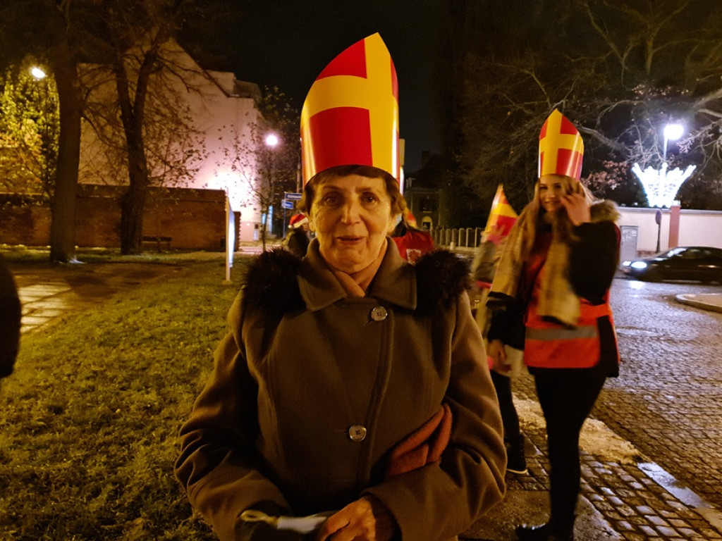 Orszak świętego Mikołaja przeszedł ulicami Starego Miasta [ZDJĘCIA]