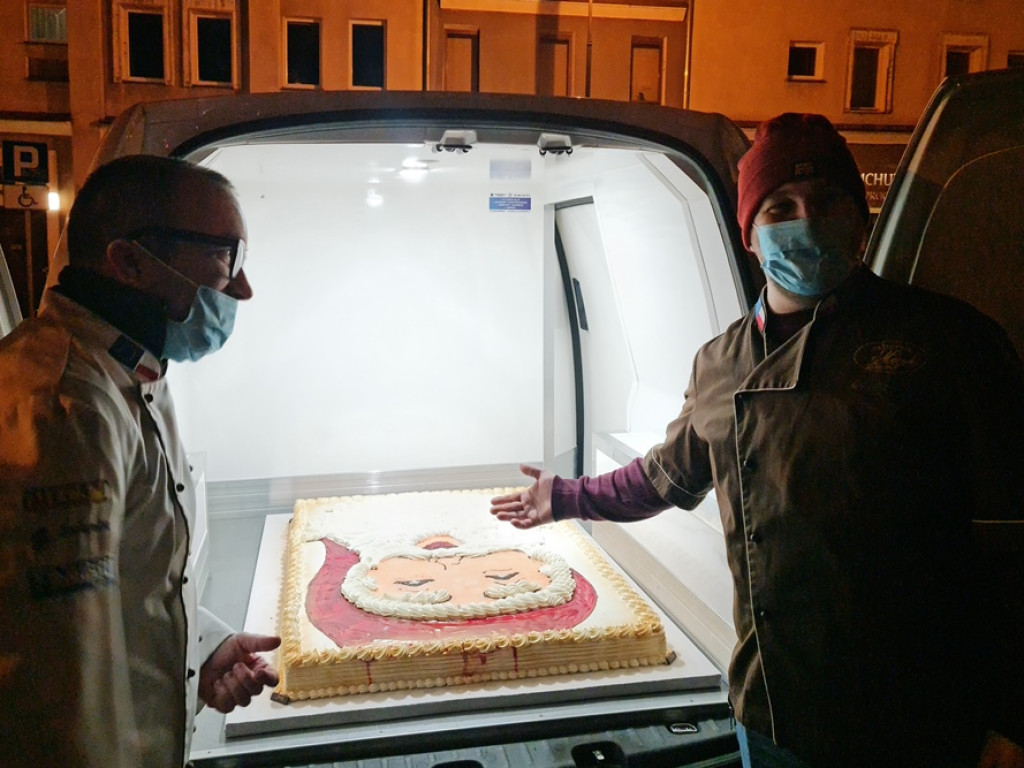 Wielki tort dla głogowian na koniec Dni Świętego Mikołaja! [ZDJĘCIA]