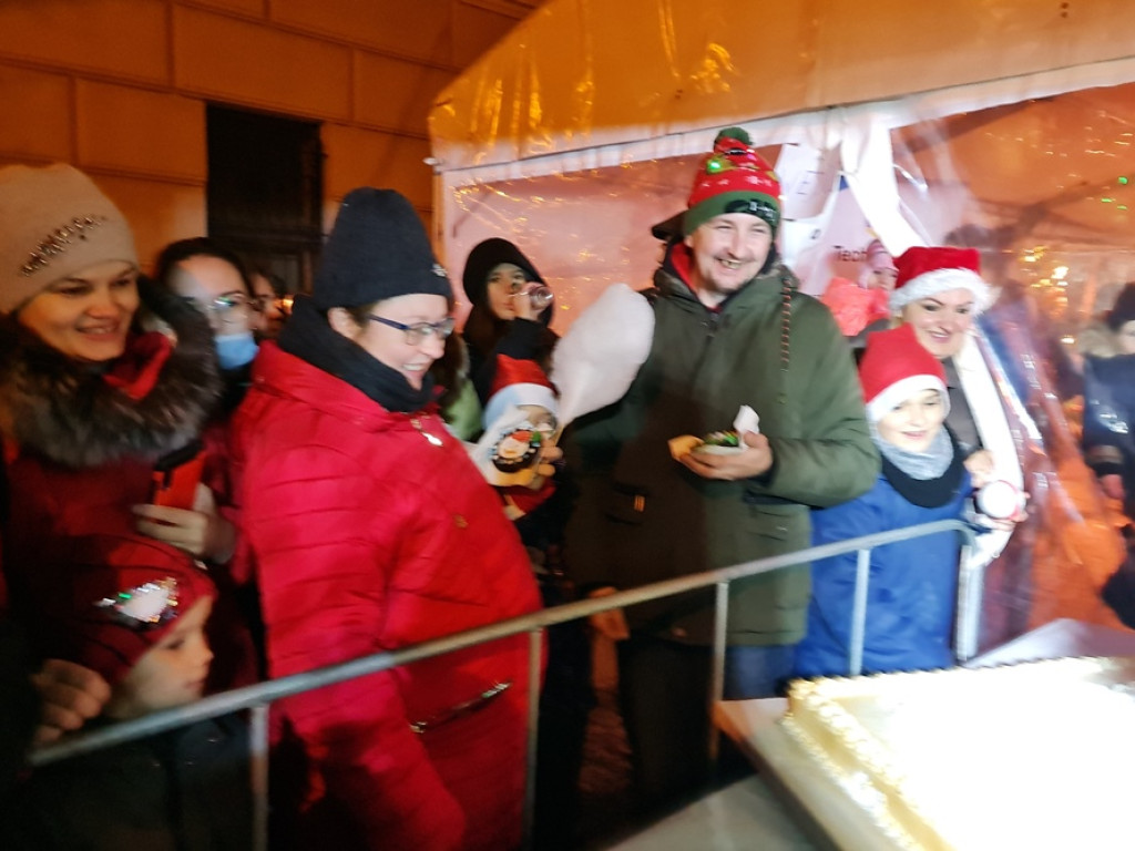 Wielki tort dla głogowian na koniec Dni Świętego Mikołaja! [ZDJĘCIA]