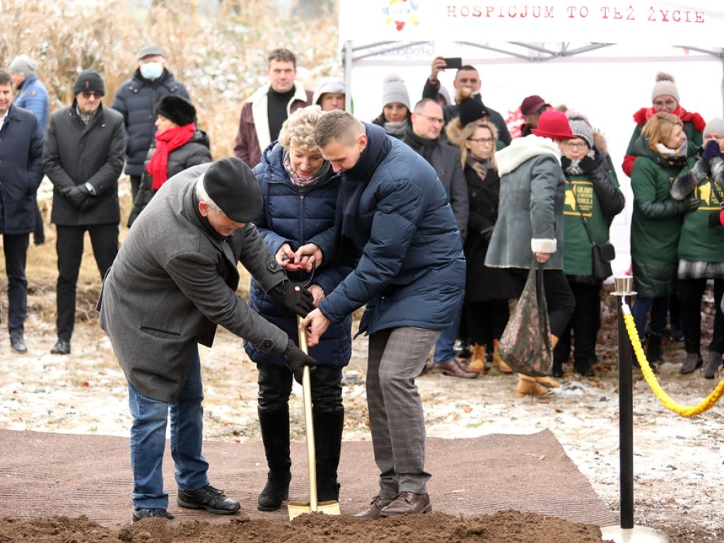 Zaczynają budować hospicjum! Rokaszewicz: Bez tych aniołów, by tego nie było [ZDJĘCIA]