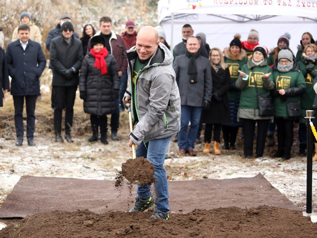 Zaczynają budować hospicjum! Rokaszewicz: Bez tych aniołów, by tego nie było [ZDJĘCIA]