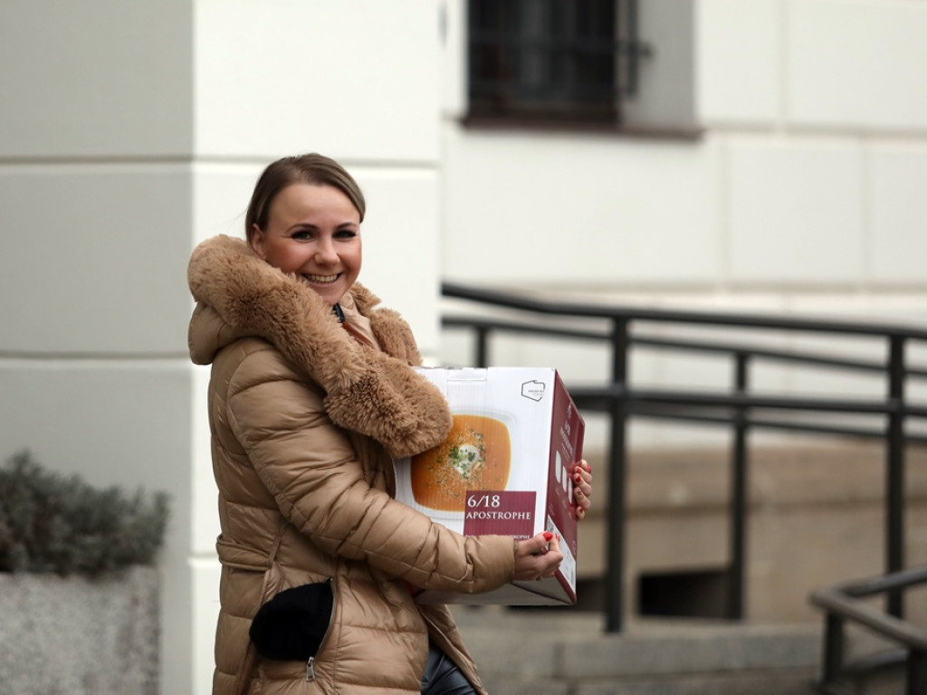 Dziesięcioosobowa rodzina dostała pomoc! Urzędnicy i strażacy w akcji [ZDJĘCIA]