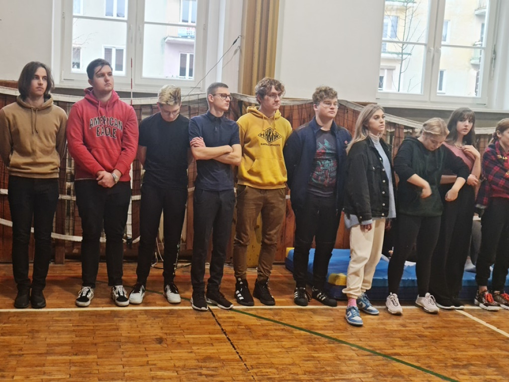 Szybki kurs samoobrony dla licealistów [ZDJĘCIA]