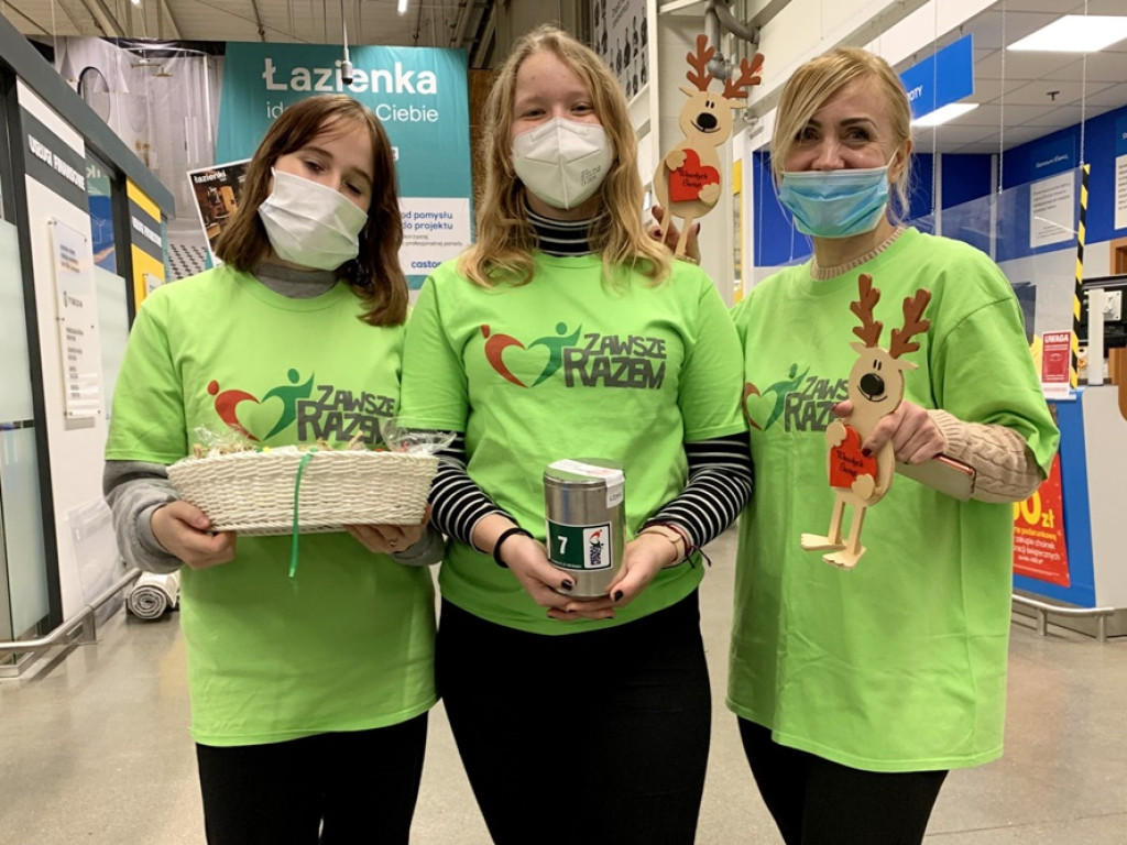 Świąteczna zbiórka dla hospicjum. Prezenty przygotowali więźniowie z Rawicza [ZDJĘCIA]