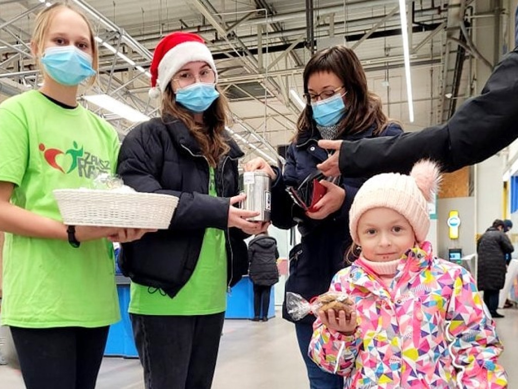 Świąteczna zbiórka dla hospicjum. Prezenty przygotowali więźniowie z Rawicza [ZDJĘCIA]