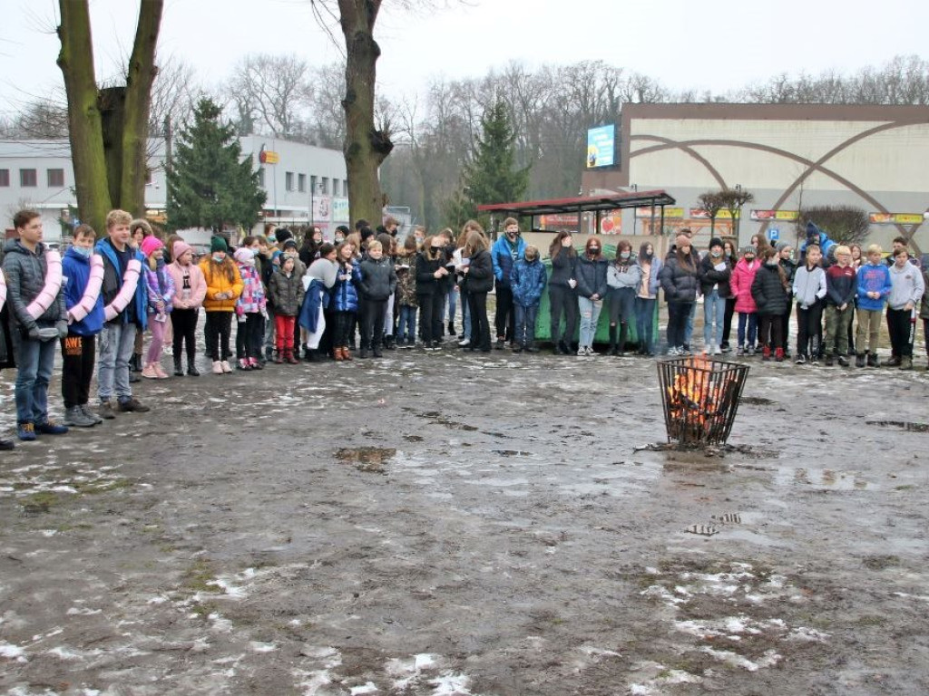 Lekcja historii. Do szkoły z przepustkami [ZDJĘCIA]