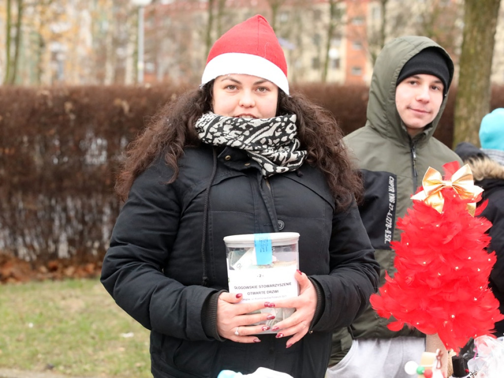 Świąteczny kiermasz i szczytny cel akcji na targowisku [ZDJĘCIA]